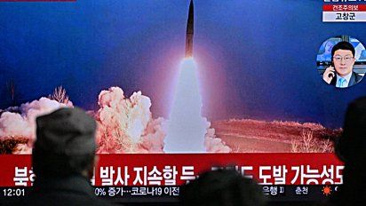 Corea del Norte 'reta' a USA y Japón con misil balístico