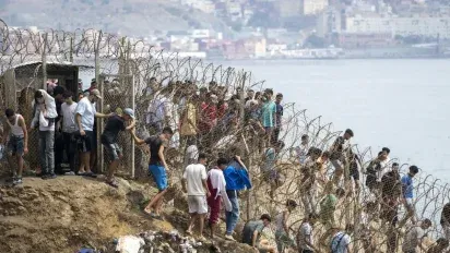 Crisis migrante en Ceuta, avalancha humana y España no puede devolver a los menores