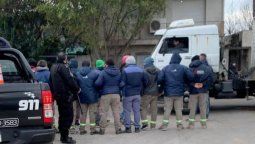 altText(“Las empresas no pueden cerrar sus puertas víctima de las patotas de Camioneros”)}