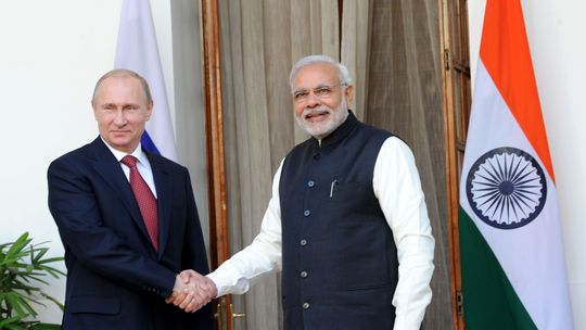 Putin viaja el jueves a India para cerrar tratos comerciales. Putin viaja el jueves a India para cerrar tratos comerciales.
