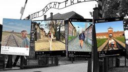 altText(Revuelo en redes por selfies turistas en Auschwitz, Alemania)}