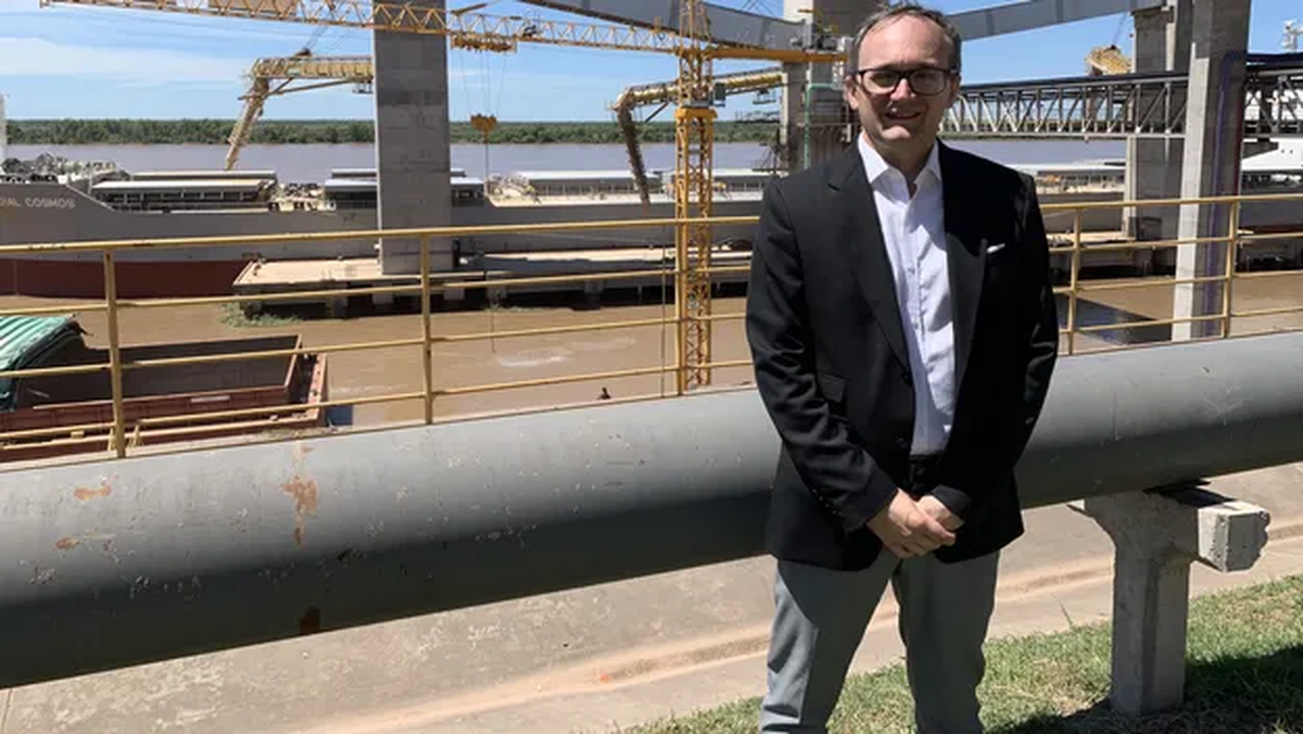 Para el complejo agroindustrial del Cordón Industrial, la Hidrovía no es solo un río; es la autopista que conecta nuestra producción con el mundo. Para el complejo agroindustrial del Cordón Industrial, la Hidrovía no es solo un río; es la autopista que conecta nuestra producción con el mundo.