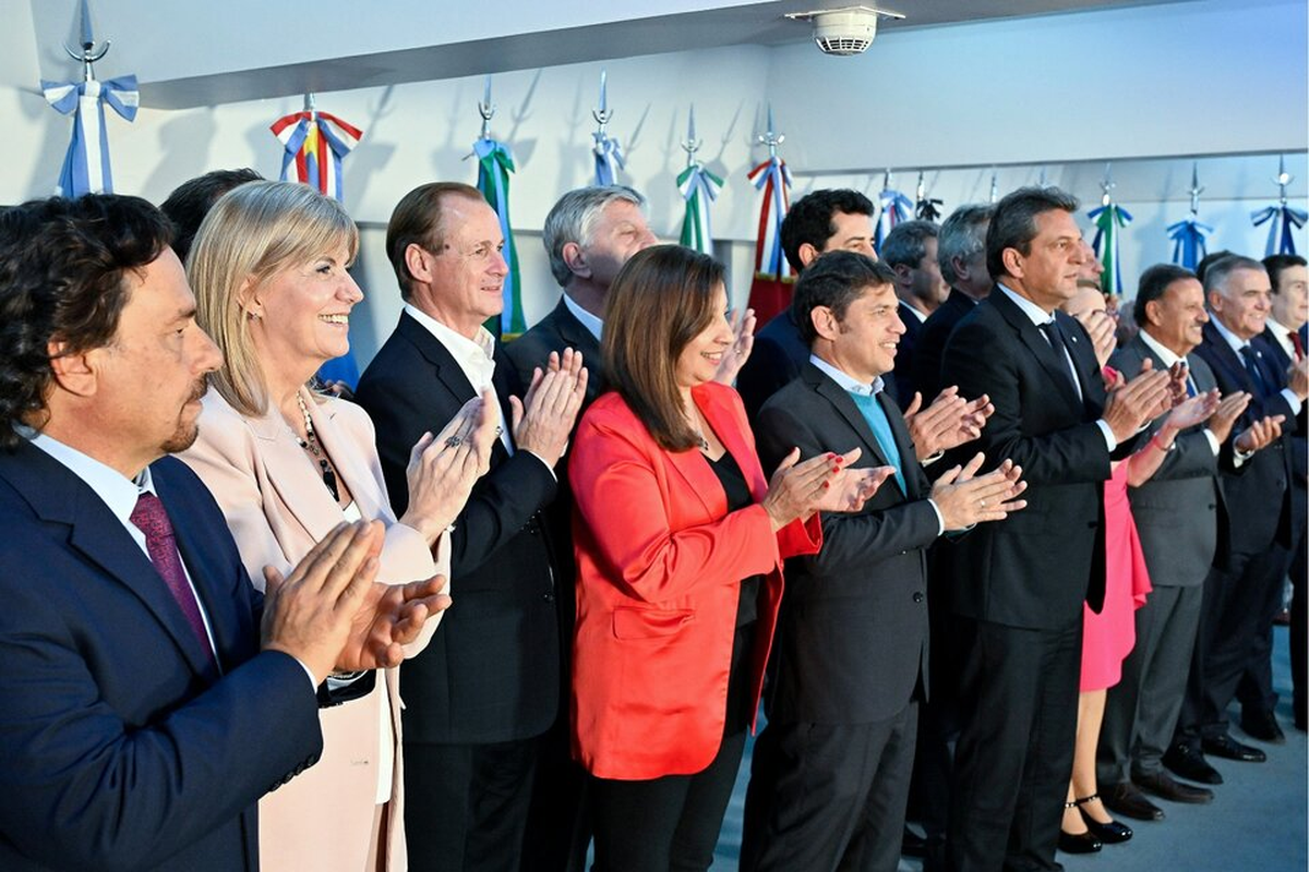 La mayoría de los gobernadores llamaron a votar a Sergio Massa en el balotaje. La mayoría de los gobernadores llamaron a votar a Sergio Massa en el balotaje.