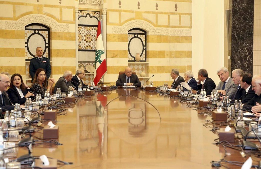 Caos en reunión de Gabinete libanés por el plan de desarme de Hezbolá