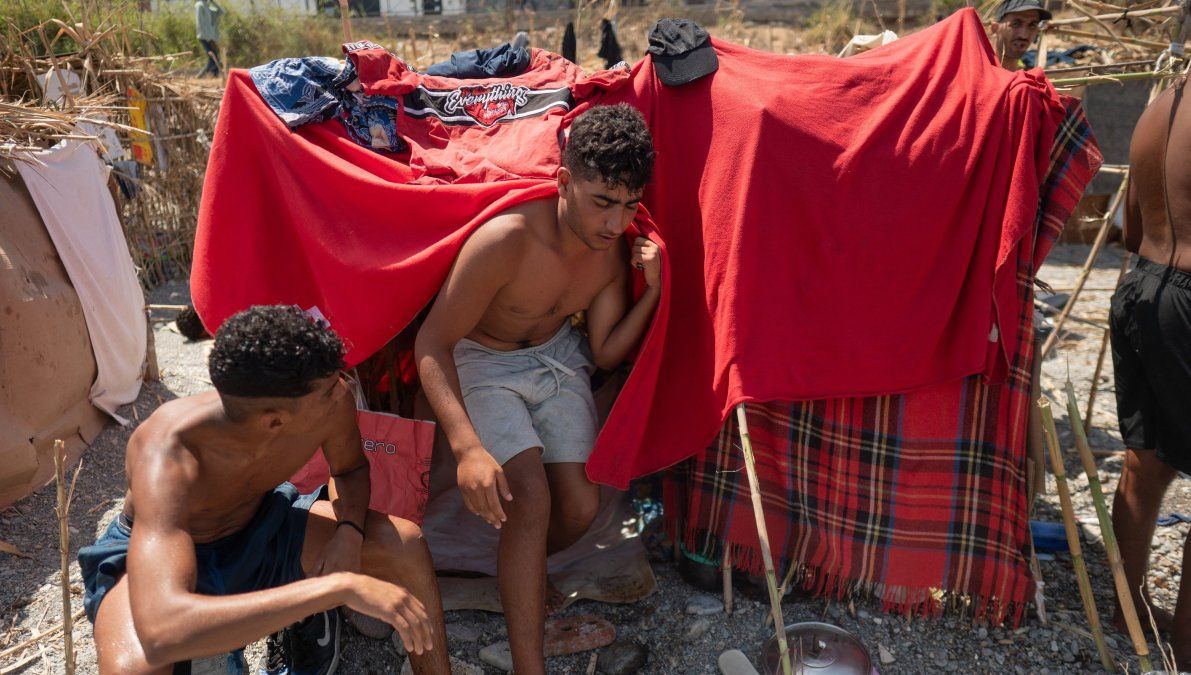 Interior identificó a 2.168 menores no acompañados en Ceuta desde la entrada masiva del 30 de julio.