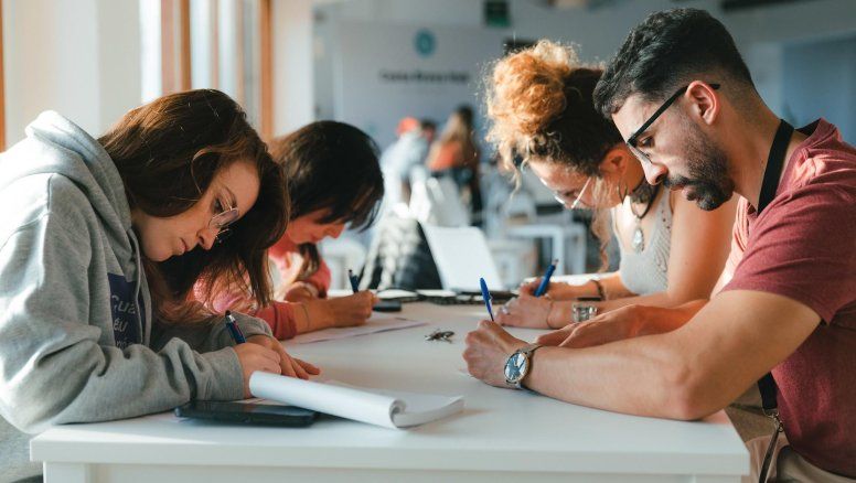 El trabajo sin jefes ni horarios gana terreno entre los más jóvenes