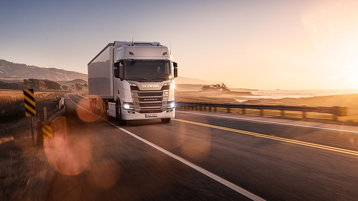 La afamada marca de camiones Scania apuesta a la producción nacional a pesar de la crisis y lanzará su motor Súper 11 litros y ofrece financiación. La afamada marca de camiones Scania apuesta a la producción nacional a pesar de la crisis y lanzará su motor Súper 11 litros y ofrece financiación.