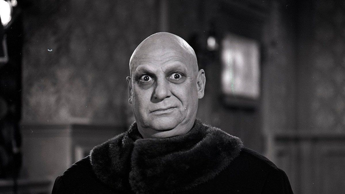 Jackie Coogan personificando al Tío Lucas en la serie de los 60s Los locos Addams.&nbsp;