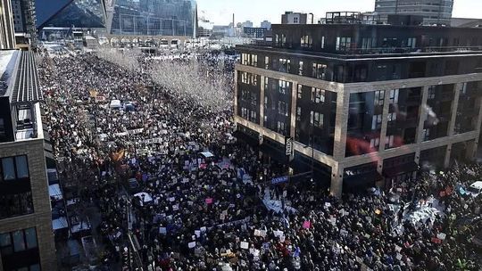 Con Bruce Springsteen al frente, protesta masiva contra ICE en Minneapolis