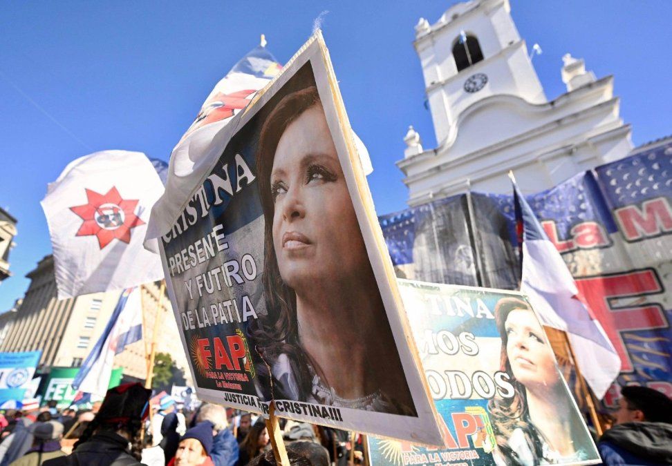 En el desalojo, fueron encontrados carteles y pancartas relacionados con el espacio kirchnerista En el desalojo, fueron encontrados carteles y pancartas relacionados con el espacio kirchnerista