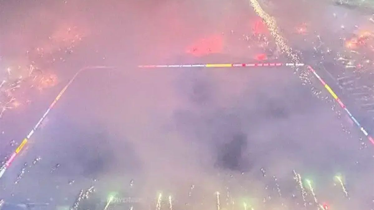 Racing sueña con un nuevo título tras la obtención de la Copa Sudamericana y va por la Liga Profesional mientras crece la bronca contra Diego Milito. Racing sueña con un nuevo título tras la obtención de la Copa Sudamericana y va por la Liga Profesional mientras crece la bronca contra Diego Milito.