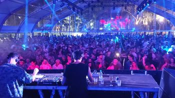 Punta del Este centralizó las fiestas juveniles en un predio que era un asentamiento de viviendas precarias, que erradicó. Punta del Este centralizó las fiestas juveniles en un predio que era un asentamiento de viviendas precarias, que erradicó.