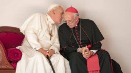altText(Los Dos Papas: argentinidad, escándalos del catolicismo y una tensa relación papal)}