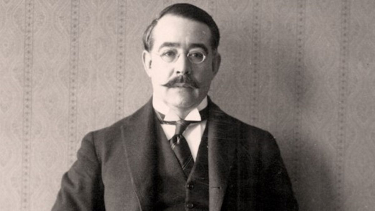Leopoldo Lugones fue un escritor brillante y muy polémico, con un final trágico. El 13 de junio, su nacimiento, se celebra el Día del Escritor en Argentina.