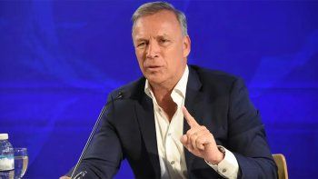 Andres Fassi se rindió, le pidió disculpas a Chiqui Tapia. Andres Fassi se rindió, le pidió disculpas a Chiqui Tapia.