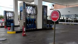 Algunos surtidores del interior están fuera de servicio a la espera de las nuevas remarcaciones en los precios de los combustibles.