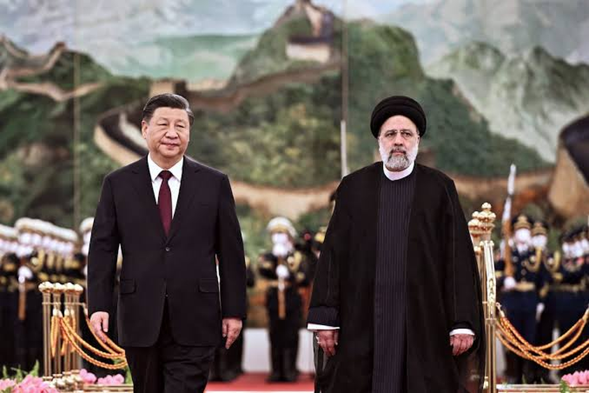 El presidente chino, Xi Jinping (izquierda), y su homólogo iraní, Ebrahim Raisí, este jueves 16 de febrero de 2023, en Pekín. | YAN YAN (AP) El presidente chino, Xi Jinping (izquierda), y su homólogo iraní, Ebrahim Raisí, este jueves 16 de febrero de 2023, en Pekín. | YAN YAN (AP)