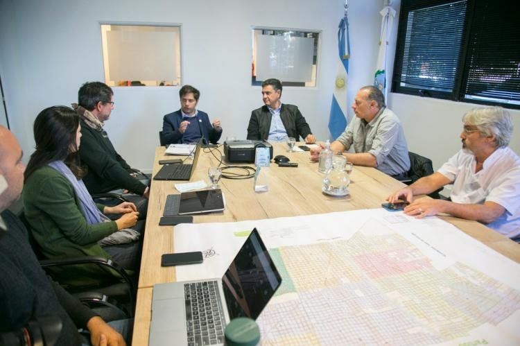 Axel Kicillof se reunió con los inendentes opositores, Gustavo Posse y Jorge Macri, para avanzar en la coordinación de un plan de acción.