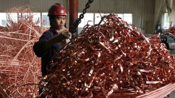 A medida que el mundo pretende dirigirse hacia un futuro sostenible, el cobre para facilitar esta transición se vuelve cada vez más indispensable.visibility edit A medida que el mundo pretende dirigirse hacia un futuro sostenible, el cobre para facilitar esta transición se vuelve cada vez más indispensable.visibility edit