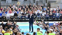El ministro de economía y candidato a presidente, Sergio Massa, encabezó el acto organizado por la CGT frente al Congreso de la Nación.