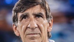 Atención tuiteros: Gustavo Costas es el nuevo Sebastián Domínguez