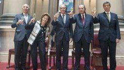 altText(El Gobierno informó a la Corte que la reducción del IVA y Ganancias no afectará a la Coparticipación)}
