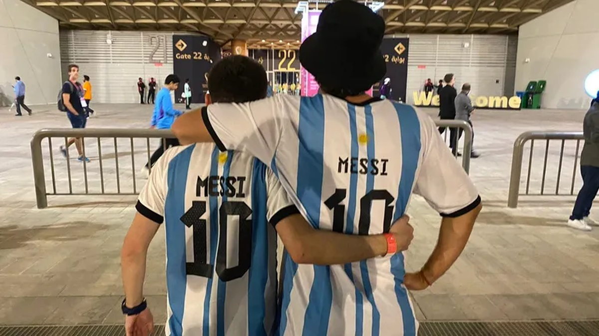 Agustín y Franco se hicieron amigos sobreviviendo en Qatar para apoyar a la Selección.