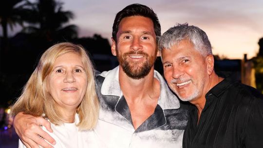 Lionel Messi despedía a su papá y los noticieros mandaron drones al velatorio. La búsqueda de la imagen exclusiva terminó en un escándalo total. Foto: Instagram