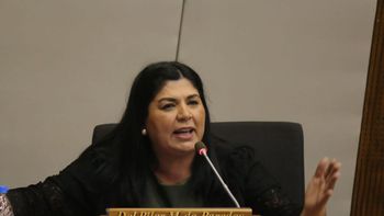 Paraguay no consigue quórum para su Cámara Baja pero abunda el show con acusaciones y denuncias. Del Pilar Medina en la foto. Paraguay no consigue quórum para su Cámara Baja pero abunda el show con acusaciones y denuncias. Del Pilar Medina en la foto.