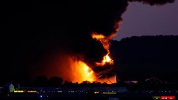 Tragedia en el aire: Se estrelló un avión de UPS en Kentucky y hay tres heridos