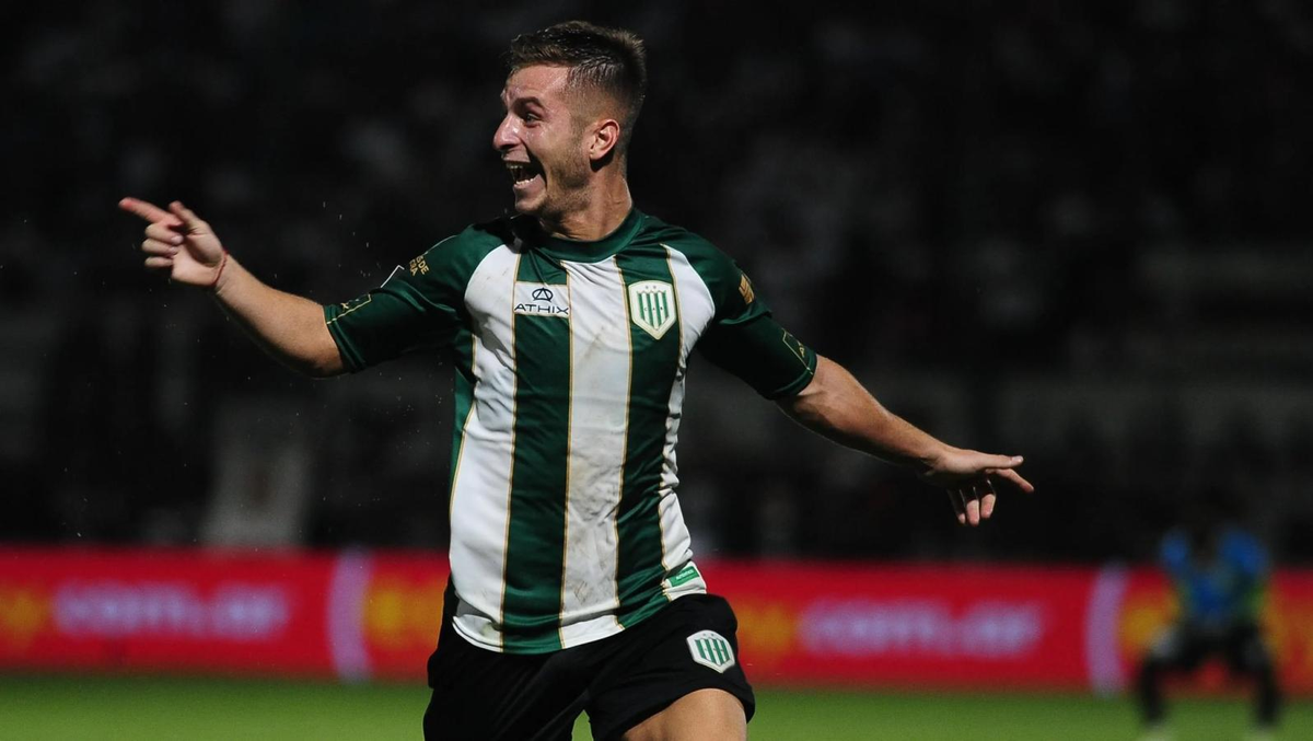Giuliano Galoppo debutó en Banfield en el año 2018. Giuliano Galoppo debutó en Banfield en el año 2018.