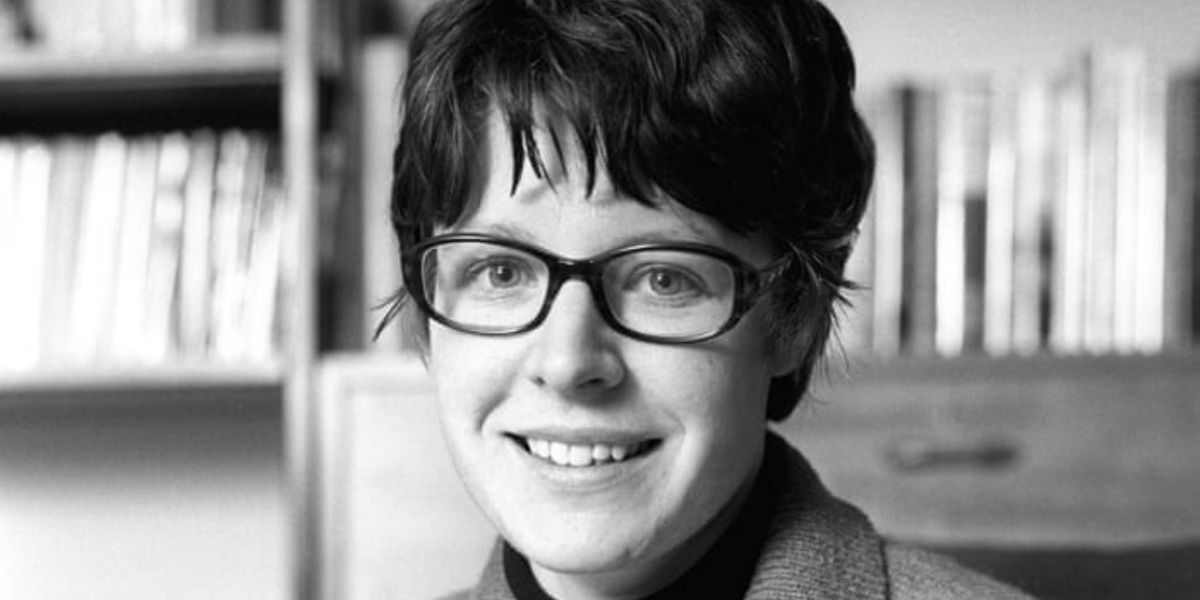 Con tan solo 24 años, Jocelyn Bell Burnell hizo un descubrimiento revolucionario para la ciencia: los púlsares, unas estrellas de neutrones cuya existencia, hasta entonces, era teórica. Con tan solo 24 años, Jocelyn Bell Burnell hizo un descubrimiento revolucionario para la ciencia: los púlsares, unas estrellas de neutrones cuya existencia, hasta entonces, era teórica.