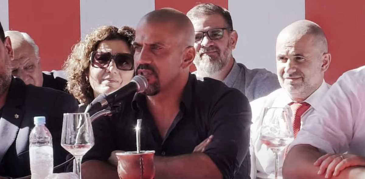 Juan Sebastián Verón en la audiencia donde propuso el ingreso de las SAD a Estudiantes. Juan Sebastián Verón en la audiencia donde propuso el ingreso de las SAD a Estudiantes.