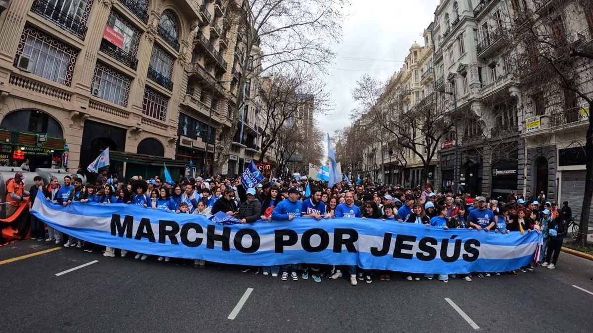 Unamultitud colmó las calles de Buenos Aires en una histórica edición de Marchopor Jesús para compartir una jornada de fe y oración.