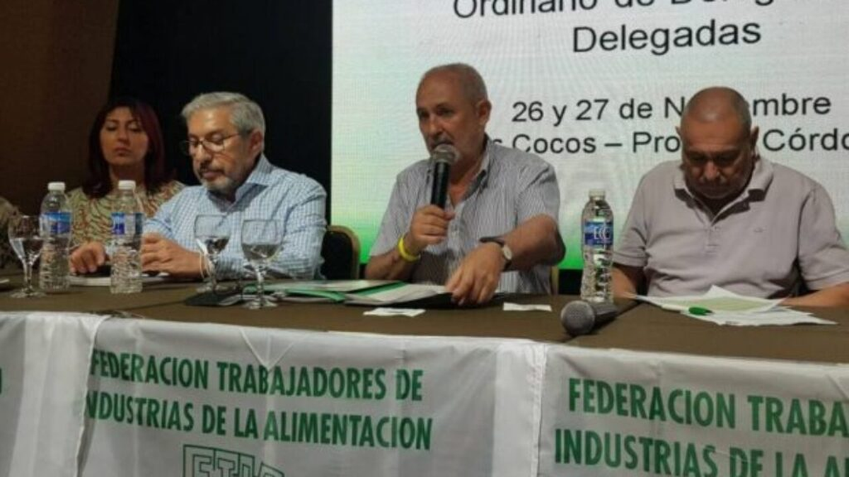 Trabajadores de la Alimentación iniciaron bloqueos a las plantas productoras de Alimentos en todo el país. Trabajadores de la Alimentación iniciaron bloqueos a las plantas productoras de Alimentos en todo el país.