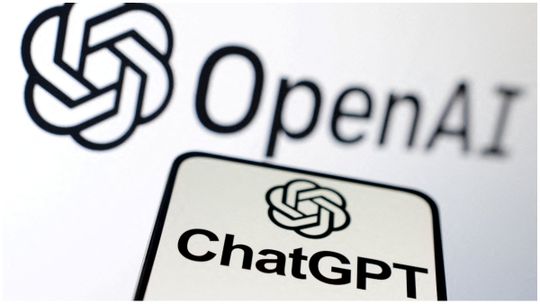 OpenAI lanzó GPT-Live, un nuevo modelo de voz que abandona las conversaciones por turnos y permite que ChatGPT escuche y responda al mismo tiempo, con una interacción mucho más natural.