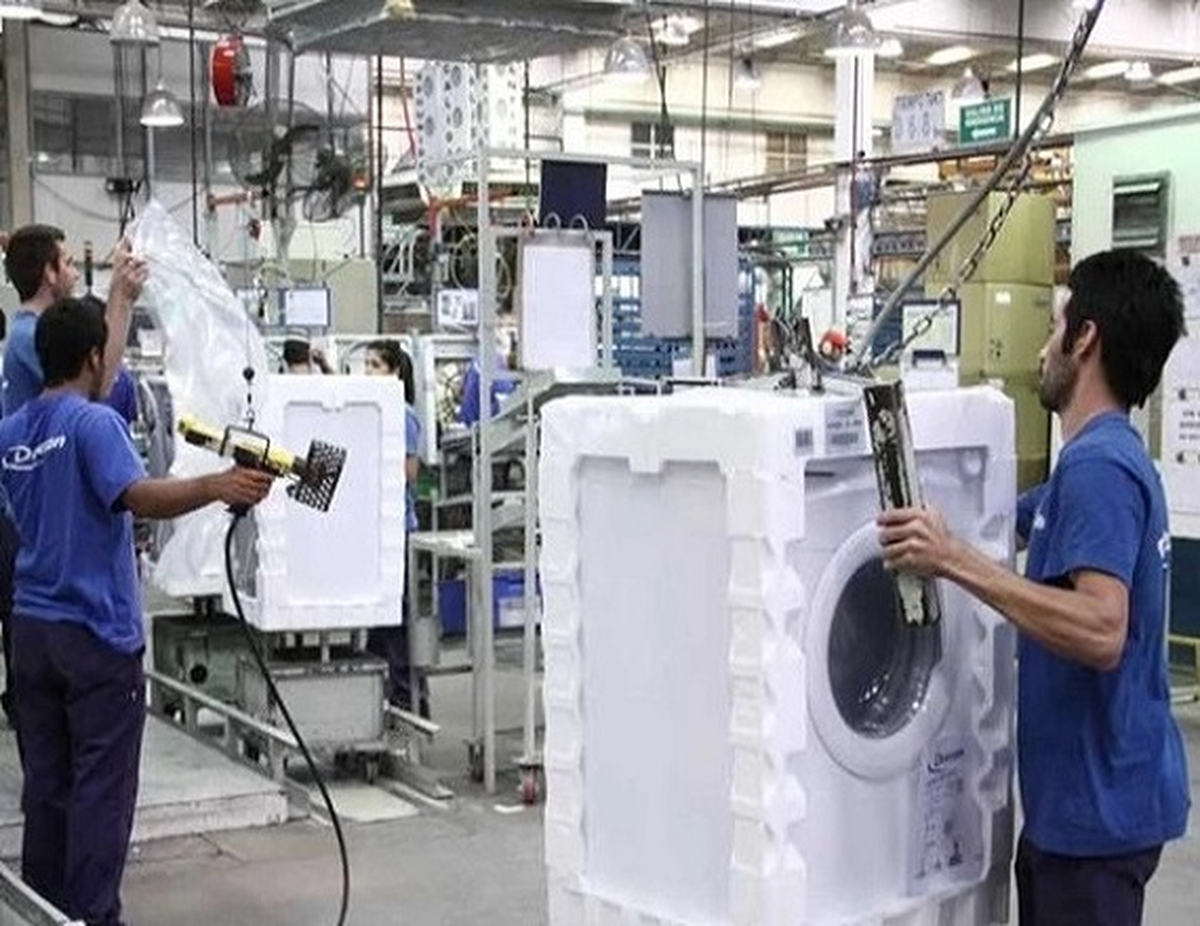 Las suspensiones involucran a operarios y personal administrativo. Las suspensiones involucran a operarios y personal administrativo.