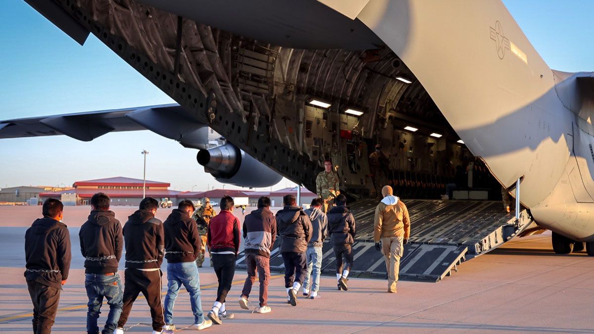 Los inmigrantes son deportados en Estados Unidos por orden de Donald Trump. Los inmigrantes son deportados en Estados Unidos por orden de Donald Trump.