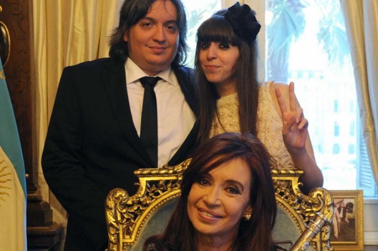 Cristina con sus hijos, Florencia y Máximo.