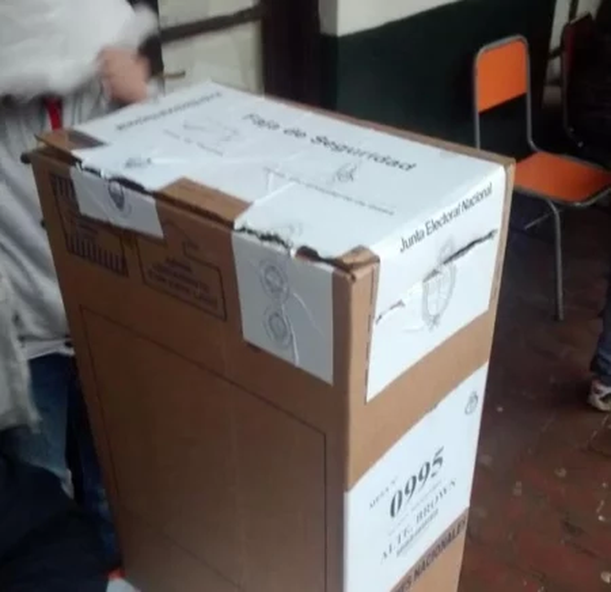 LLA y UxP seguirán al milímetro el conteo de votos en un balotaje con diferencias muy ajustadas LLA y UxP seguirán al milímetro el conteo de votos en un balotaje con diferencias muy ajustadas