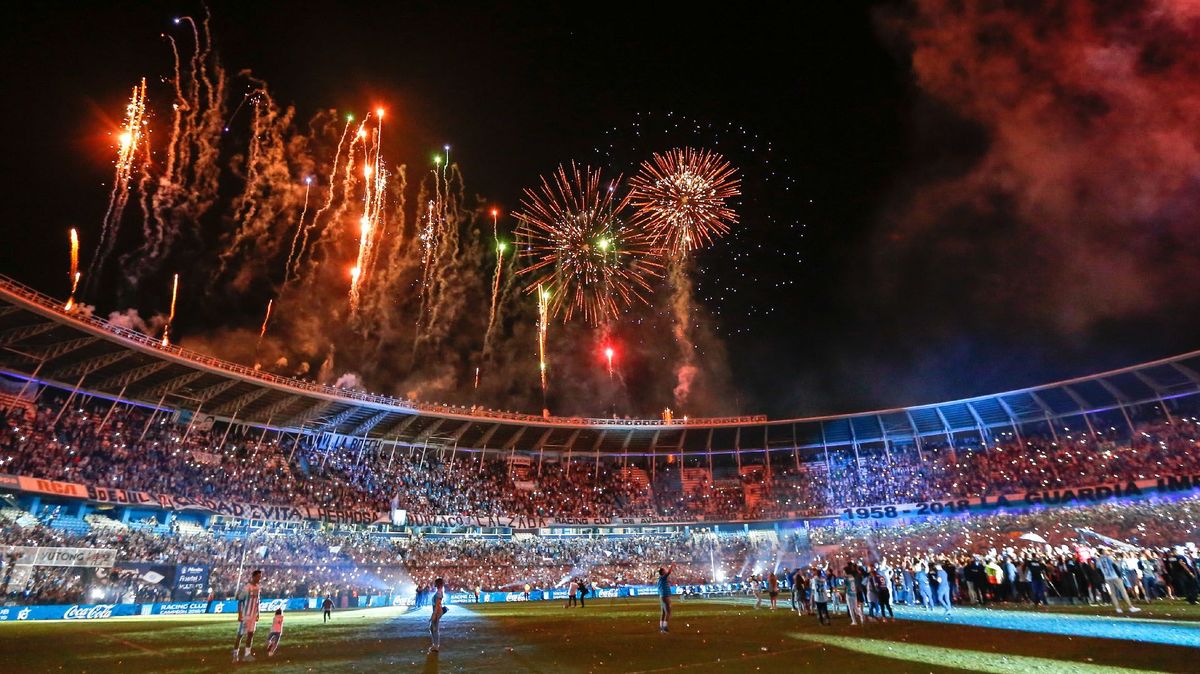 Racing Club y su pirotecnia.