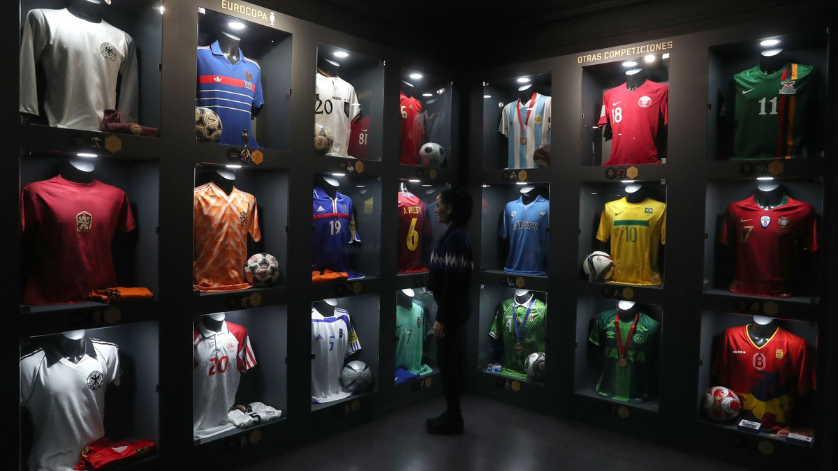 La Asociación de Fútbol Argentino (AFA) venderá su edificio y se mudará al predio Lionel Messi. La Asociación de Fútbol Argentino (AFA) venderá su edificio y se mudará al predio Lionel Messi.