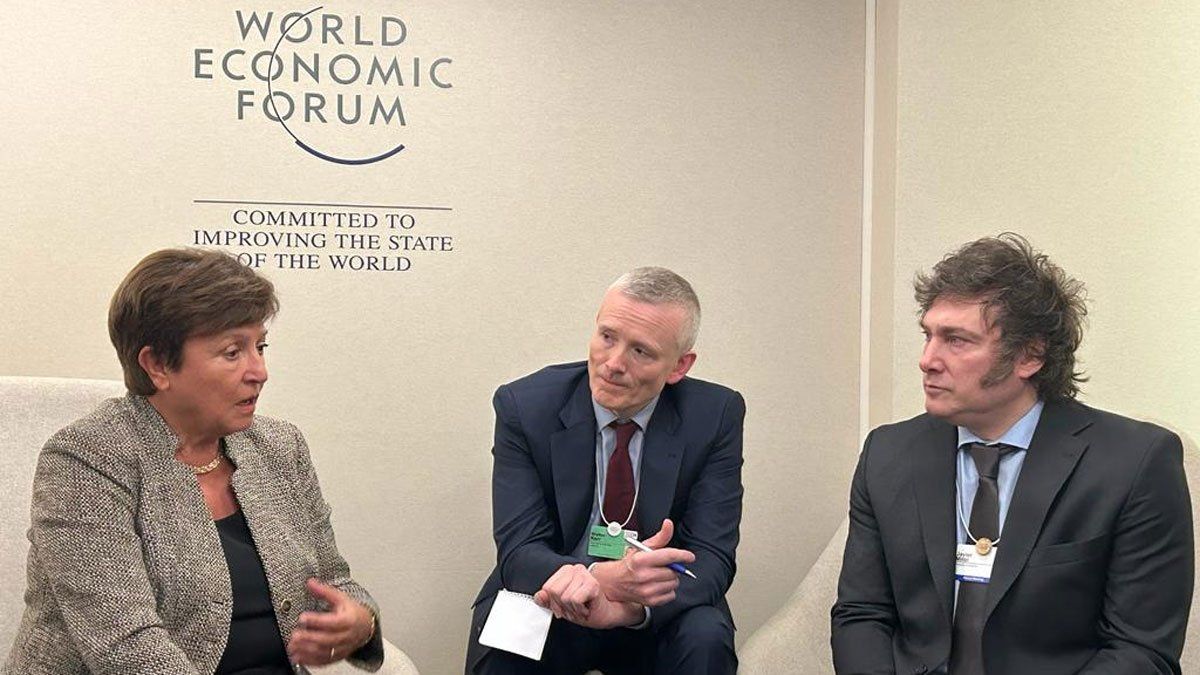 Javier Milei y la titular del FMI, Kristalina Georgieva, en Davos.