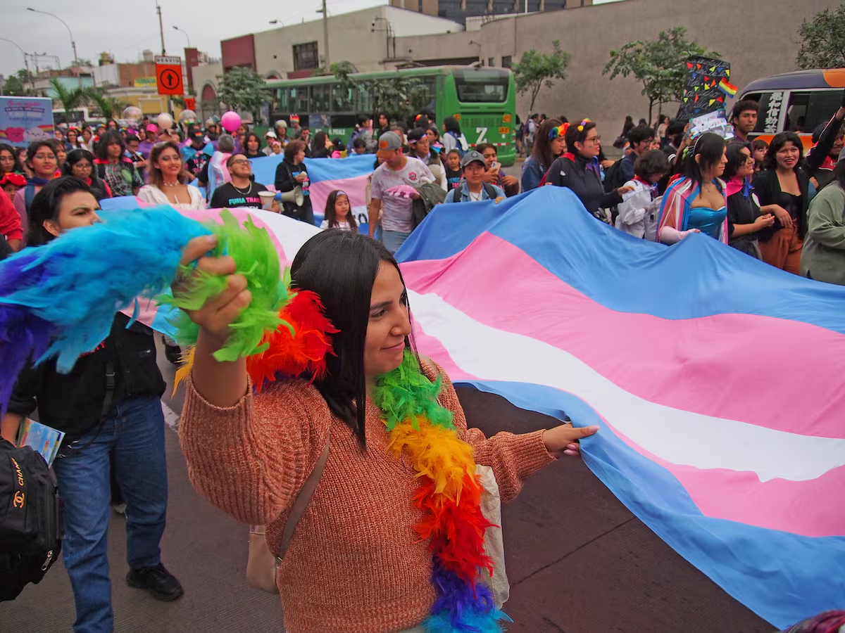 Un grupo de mujeres trans camina por las calles de Lima, en junio de 2023.CARLOS GARCIA GRANTHON (GETTY IMAGES) Un grupo de mujeres trans camina por las calles de Lima, en junio de 2023.CARLOS GARCIA GRANTHON (GETTY IMAGES)