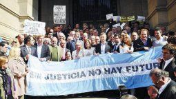 altText(La oposición en alerta convoca al #18A)}