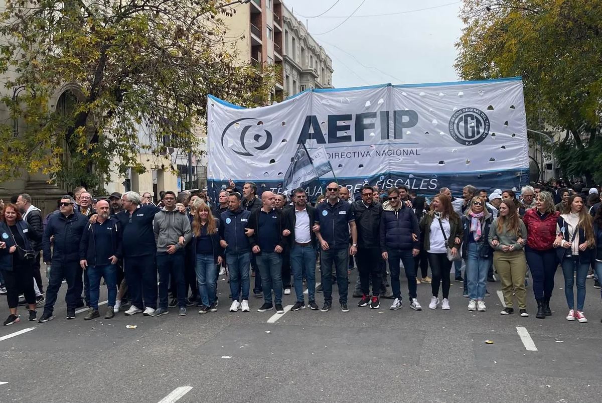 El sindicato de trabajadores de la AFIP podría anunciar medidas de fuerza en breve. El sindicato de trabajadores de la AFIP podría anunciar medidas de fuerza en breve.