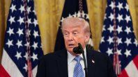 Al ser consultado sobre si el bolsillo de los votantes y el alza de la gasolina aceleraban los planes para un acuerdo de paz con Irán, el presidente Donald Trump fue contundente: No pienso en la situación financiera de los estadounidenses. La controversial declaración tuvo lugar en la Casa Blanca, justo antes de que el líder norteamericano iniciara una gira oficial hacia China. Al ser consultado sobre si el bolsillo de los votantes y el alza de la gasolina aceleraban los planes para un acuerdo de paz con Irán, el presidente Donald Trump fue contundente: No pienso en la situación financiera de los estadounidenses. La controversial declaración tuvo lugar en la Casa Blanca, justo antes de que el líder norteamericano iniciara una gira oficial hacia China.