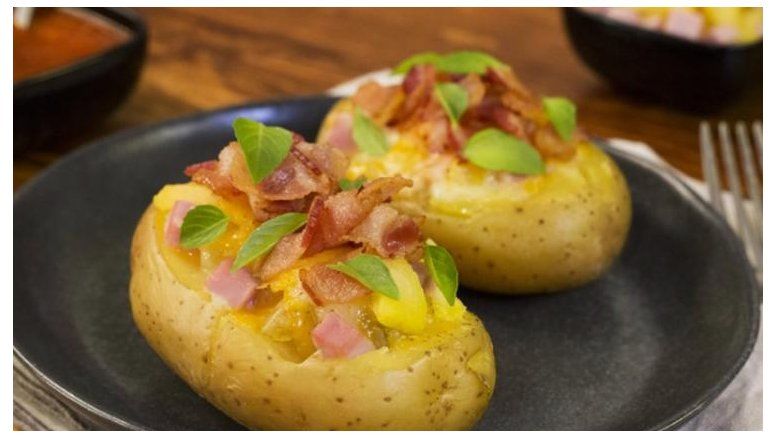 Cena rápida y en el microondas: cómo hacer papa rellena con queso