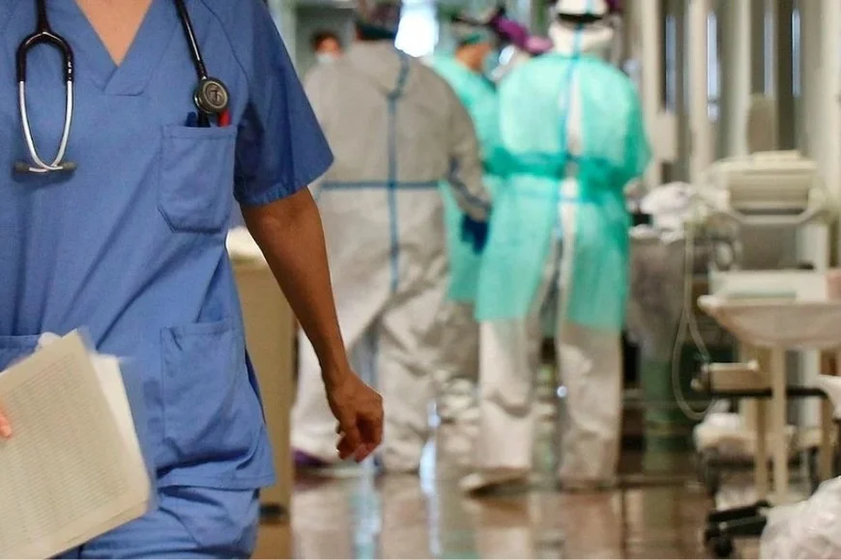 Vuelven a tomar los exámenes para las residencias médicas mientras buscan a quienes cometieron fraude. Vuelven a tomar los exámenes para las residencias médicas mientras buscan a quienes cometieron fraude.
