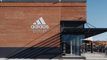 Local de Adidas en el Outlet Solei Premium.